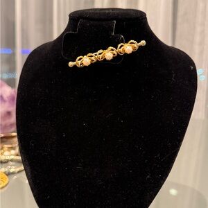 Vintage Elegant Gold and Pearl Women's Brooch